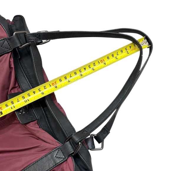 Burberry burgandy nylon and black leather shoulder bag - Picture 6 of 16